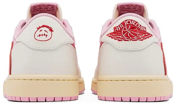 IQ7604-101 トラヴィススコット × ナイキ エアジョーダン1 レトロ ロー